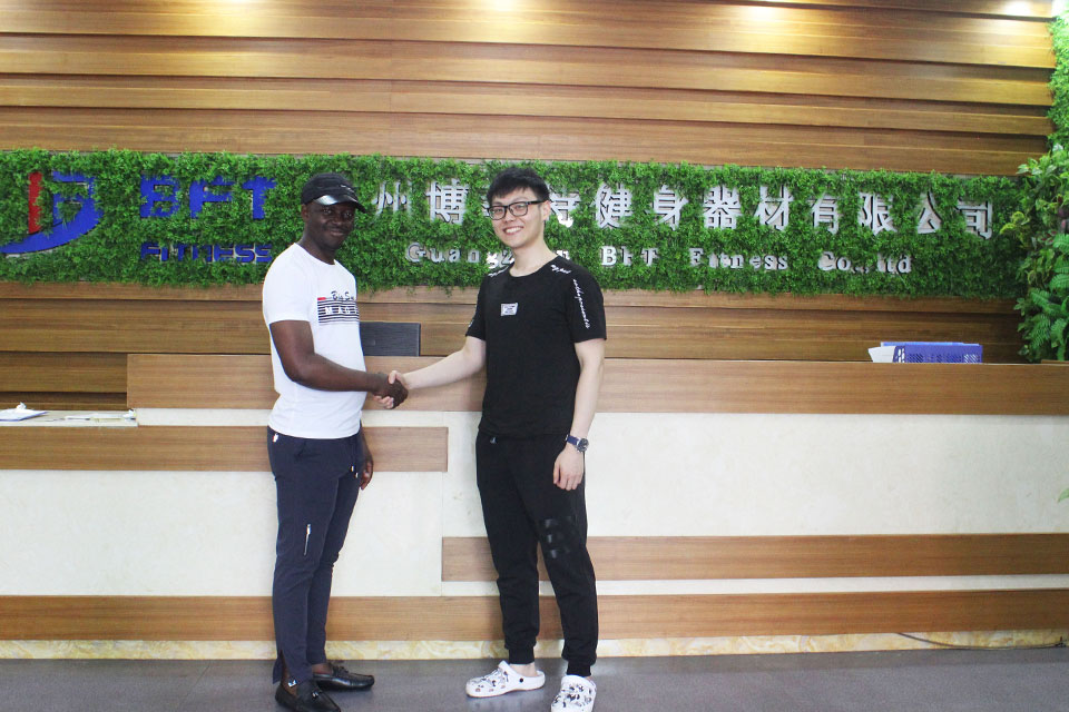 喀麥隆進(jìn)口中國健身器材