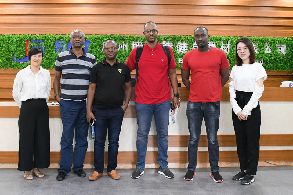 布隆迪客戶來中國(guó)采購(gòu)健身器材