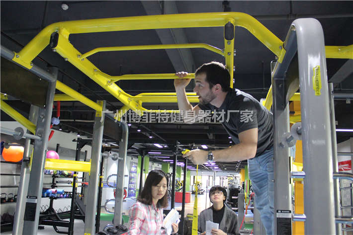 客戶安裝trx彈力繩